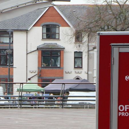 1 Fitzhamon Embankment Apartments Opposite Principality Stadium - Long Stay Offer Cardiff Zewnętrze zdjęcie