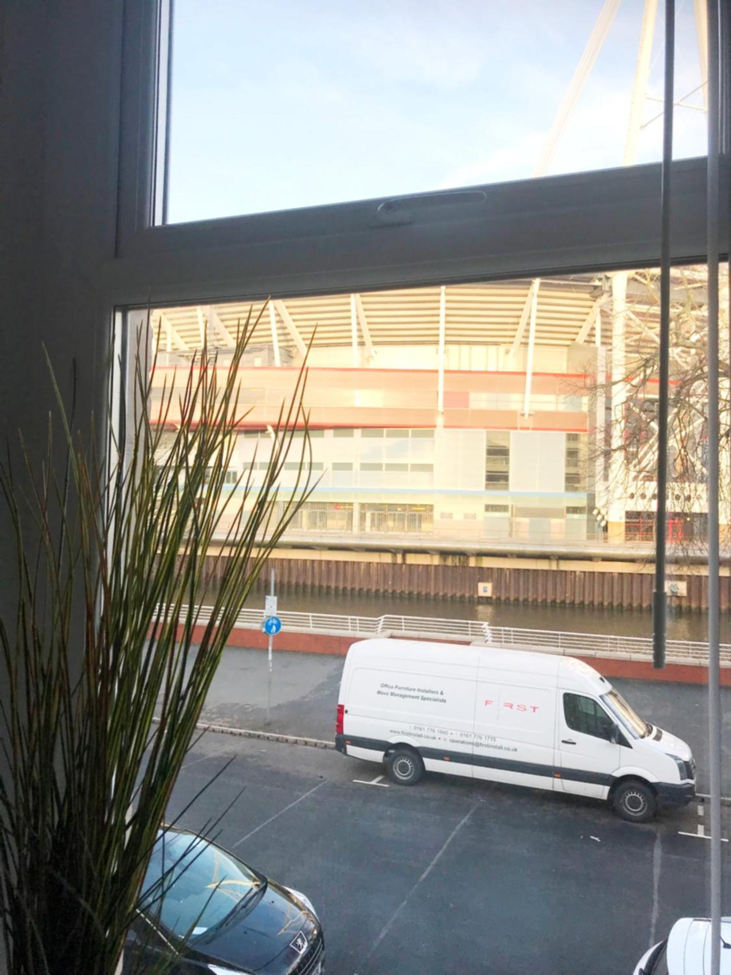 1 Fitzhamon Embankment Apartments Opposite Principality Stadium - Long Stay Offer Cardiff Zewnętrze zdjęcie
